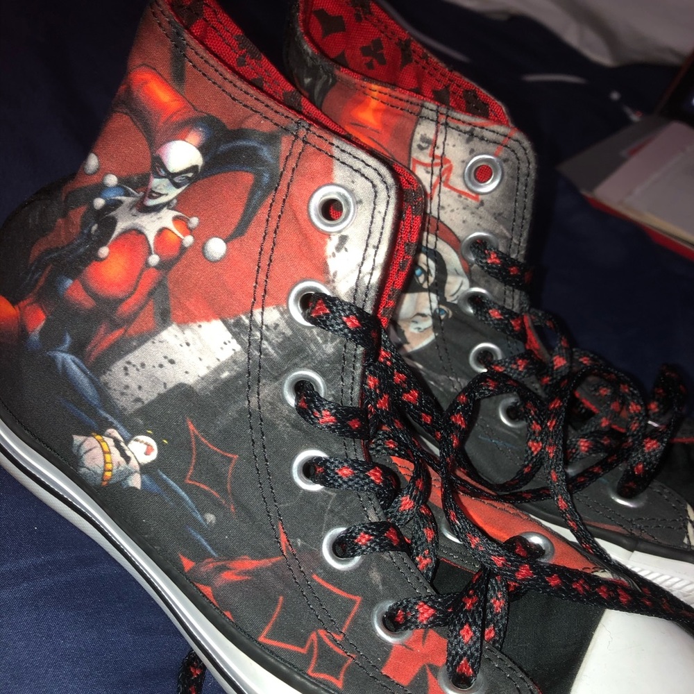 Harley Quinn converses